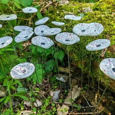 Décorations florales - Petite fleur ronde en verre pour usage extérieur en blanc, rouge, noir - CARNEOL GLASS