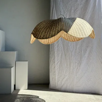 Suspensions - Grande suspension ou abat-jour en rotin de fleur tulipe plate tressée - OFFICE OBJETS