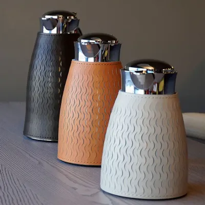 Carafes - Carafe thermique ELIDA – Acier inoxydable et cuir - 2L - LIMAC DESIGN