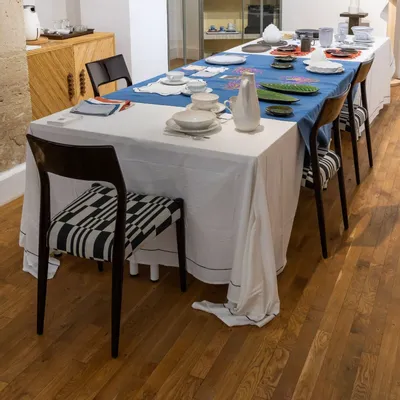 Chaises pour collectivités - Chaise salle à manger Bossa, Acajou laqué, assise tissu, option COM - DUISTT