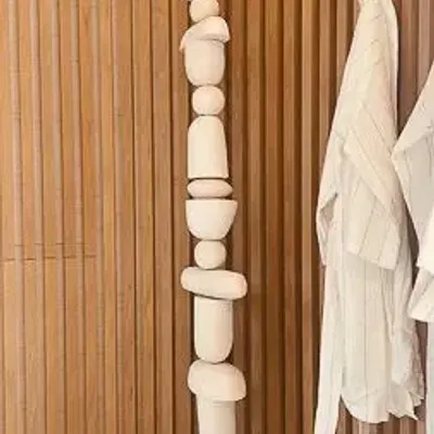 Design objects - Vertical totem sculpture in white. - STUDIO WILD ORANGE