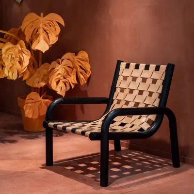 Fauteuils pour collectivités - Fauteuil Lounge Ginga assise en cuir, pieds en chêne naturel, Portugal - DUISTT