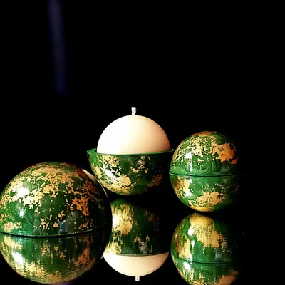 Design objects - Globe Classic Candle — Spruce - PONPON CURIOSITAS