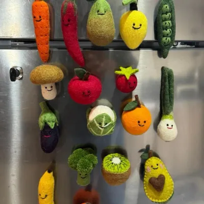 Objets déco enfant - Magnets en laine colorés représentant des fruits et des légumes - PERSON'ELLE