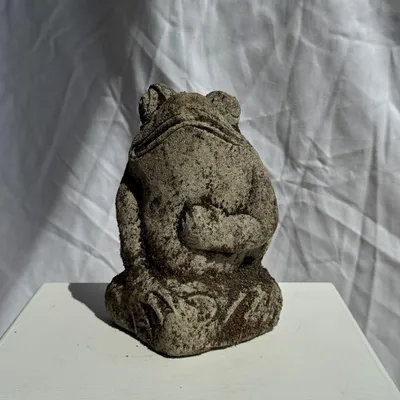 Sculptures, statuettes and miniatures - Little frog limestone carving hand on torso - OFFICE OBJETS