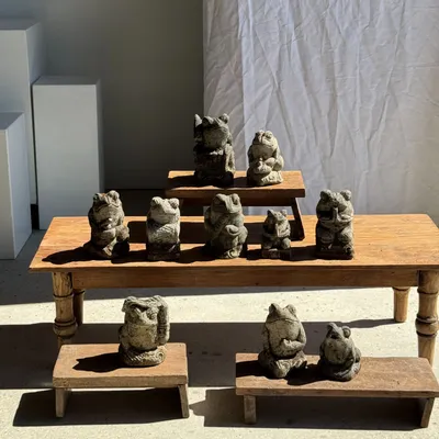 Sculptures, statuettes et miniatures - Petite grenouille sculpture de pierre calcaire joueuse de flûte - OFFICE OBJETS