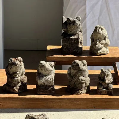 Sculptures, statuettes et miniatures - Petite grenouille sculpture de pierre calcaire balinaise - OFFICE OBJETS