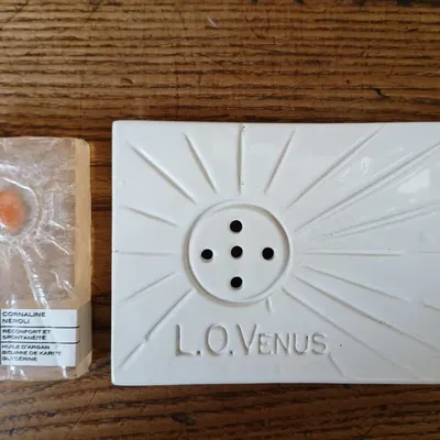 Scent diffusers - Soap Dish with PURE SPIRIT Soap - LIFE ON VENUS