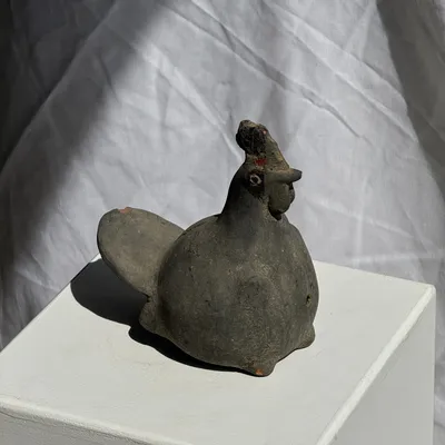 Sculptures, statuettes et miniatures - Petite poule en terre cuite, travail artisanal indonésien ancien H18 - OFFICE OBJETS