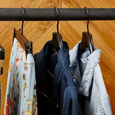 Office furniture and storage - MAWA wooden hanger with bar and wide shoulders black 45cm pack of 25 - MAWA