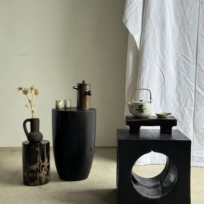Vases - Vase soliflore en céramique noir à anse en terre cuite indonésien H17 - OFFICE OBJETS