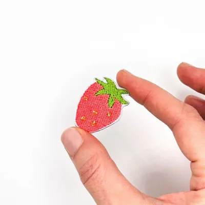 Accessoires enfants - Broche «Strawberry Spark» – Une gourmandise et poésie textile - PETIT POIRIER
