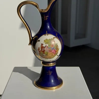 Carafes - Aiguière en porcelaine de Limoges bleue et dorée motif H27 - OFFICE OBJETS