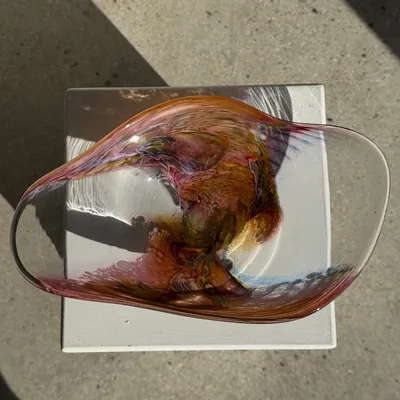 Plats et saladiers - Longue coupe en verre soufflé rose contemporaine Carlos Vieira L32 - OFFICE OBJETS