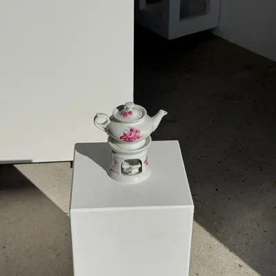 Tea and coffee accessories - Complete porcelain tea pot and stove with pink floral decoration H18 - OFFICE OBJETS