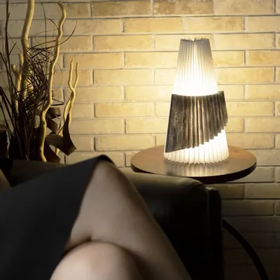 Table lamps - HALO - Foldable table lamp, customizable lightweight design, H 90cm - IT'S LIGHTING! INTERIOR LAMPS AND MORE...