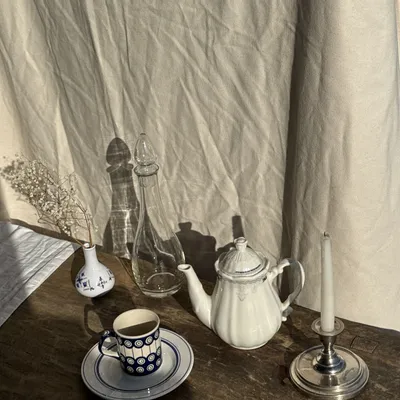Vases - Petit vase soliflore vintage blanc à motifs géométriques bleus H12 - OFFICE OBJETS