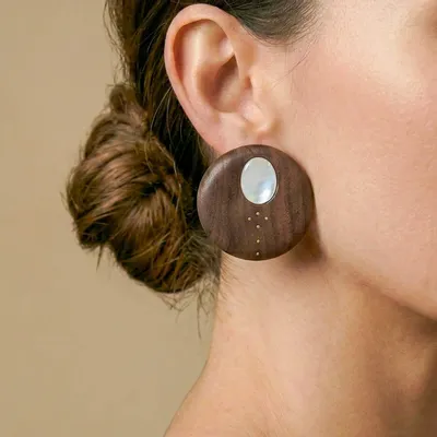 Bijoux - Boucles d'oreilles puces rondes bois & nacre 5 cm - Oman - NATURE BIJOUX