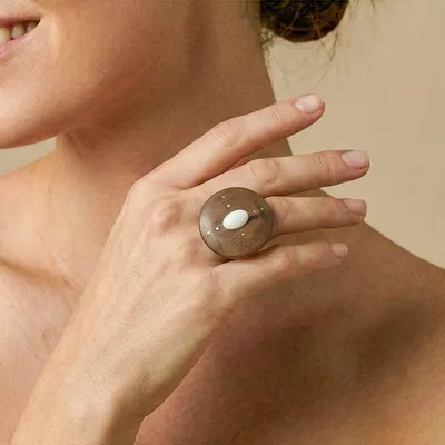 Bijoux - Bague ajustable ronde bois & cabochon nacre - Oman - NATURE BIJOUX