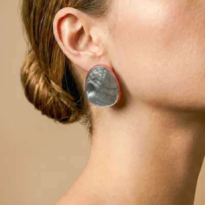 Bijoux - Boucles d'oreilles poussoir nacre noire forme organique - Sumida - NATURE BIJOUX