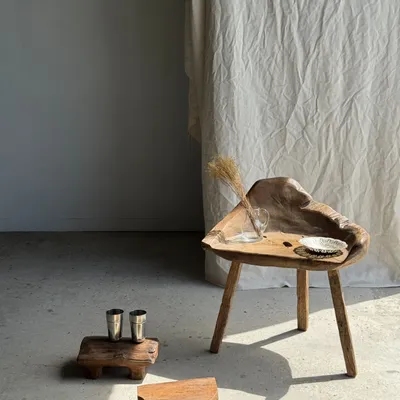Tabourets - Petit tabouret, repose-pied en teck blond monoxyle court coins coupés - OFFICE OBJETS