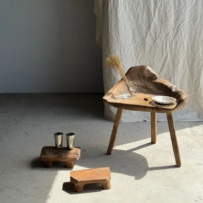 Repose-pieds - Petit tabouret, repose-pied en teck blond monoxyle organique wabi-sabi - OFFICE OBJETS