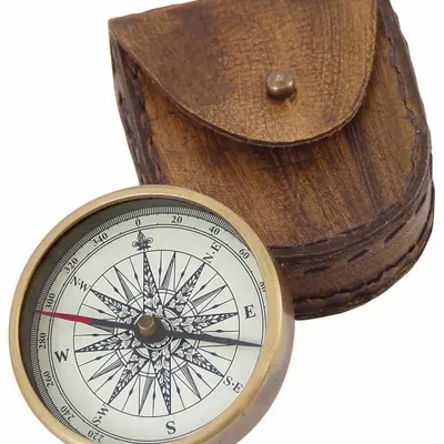 Decorative objects - Compass, antique brass finish, to carry at the belt inside its leather pouch, diam. 2'' - TRADE WINDS