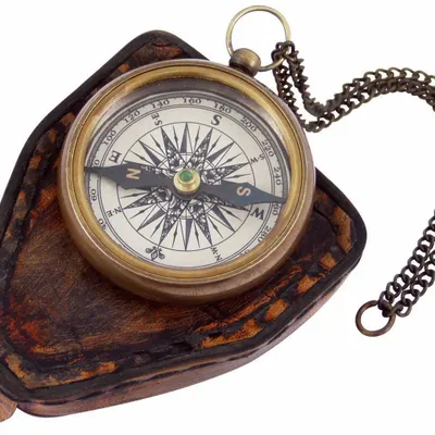 Objets de décoration - Boussole laiton vieilli D.5.5 cm av chainette et étui cuir - TRADE WINDS