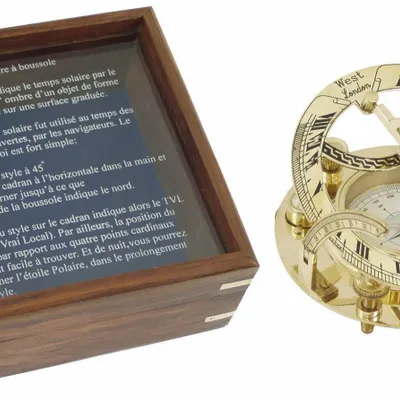 Objets de décoration - Cadran solaire a boussole, laiton brillant, dans coffret bois, diam 11.5 cm - TRADE WINDS