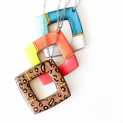 Bijoux - Collier à pendentif carré géométrique en bois - PINTONIK