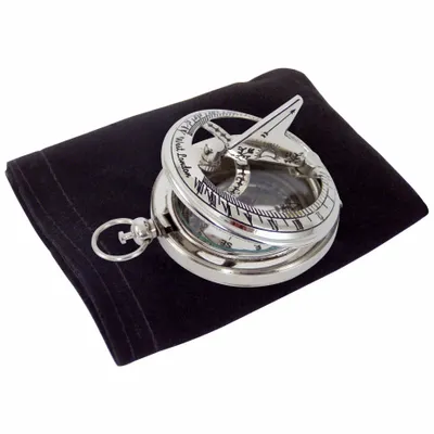 Decorative objects - Nickel finish sundial mounted onto a pocket compass, delivered in vlevet pouch, diam. 1"3/4 - TRADE WINDS