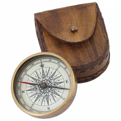 Objets de décoration - Boussole laiton vieilli a porter à la ceinture de son étui cuir, diam. 5 cm - TRADE WINDS