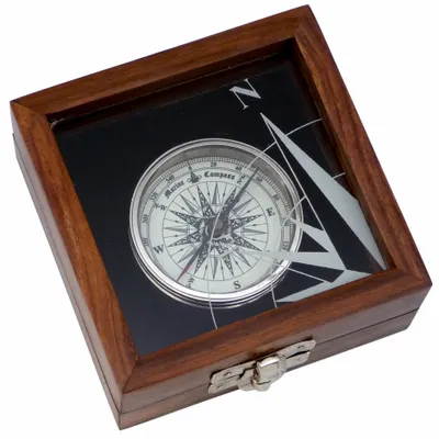 Objets de décoration - Boussole, finition laiton nickelé dans coffret vitré gravé, diam. 5 cm - TRADE WINDS