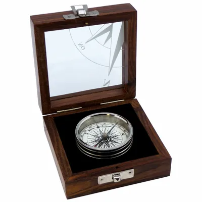 Objets de décoration - Boussole, finition laiton nickelé dans coffret vitré gravé, diam. 5 cm - TRADE WINDS