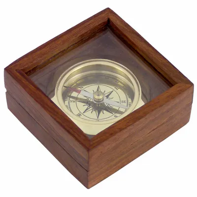 Objets de décoration - Boussole laiton brillant, D. 4.5 cm ds coffret bois, couv. transp - Dim. 7.5x7.5x3.5 cm - TRADE WINDS