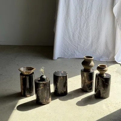 Coffee tables - Small side table in black petrified wood with beige stripes H28 D18 - OFFICE OBJETS