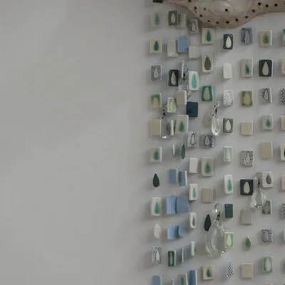 Ceramic - Wall sculpture "Every cloud has a silver lining" - GALERIE SANA MOREAU
