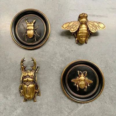 Decorative objects - ROUND BLACK AND GOLD BEE WALL DECORATION 20CM - EMDE