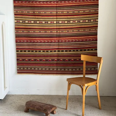 Tapis contemporains - Grand tapis indien à bandes rouges jaune et blanches frises 185x136 - OFFICE OBJETS