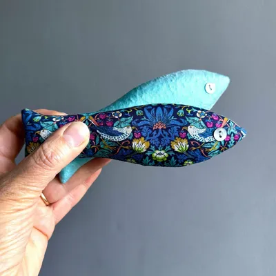 Parfums d'intérieur - Boîte de 2 poissons en coton à la lavande - Strawberry Thief Turquoise - LIME TREE DESIGN