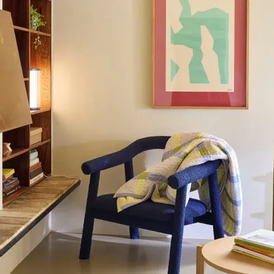 Lounge chairs - Ouli Lounge Chair Dark blue - HÜBSCH