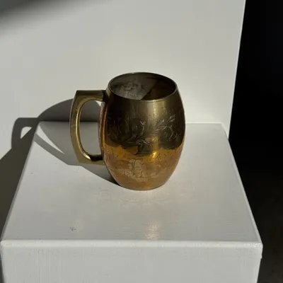 Tasses et mugs - Mug indien en métal doré gravé de motifs floraux H11 - OFFICE OBJETS