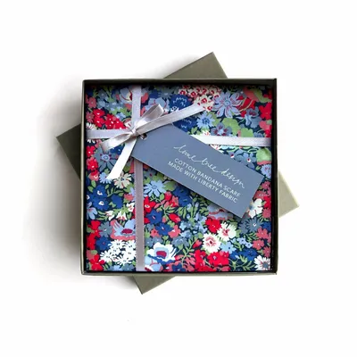 Foulards et écharpes - Écharpe bandana carrée en coton : fabriquée à partir de tissu Liberty - LIME TREE DESIGN