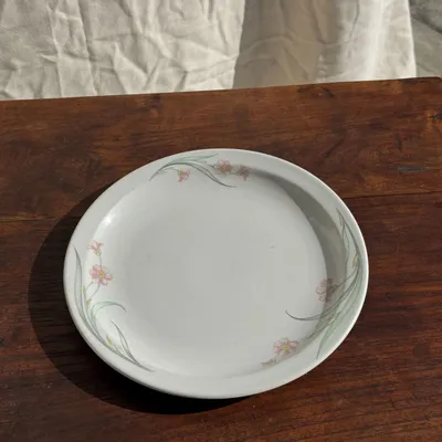 Plats et saladiers - Plat en porcelaine anglaise Churchill à motif floral rose - OFFICE OBJETS