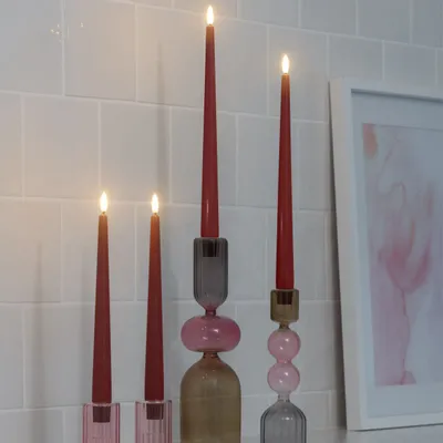 Éclairage LED - Slim Taper Candles - 2 Pack - Cranberry Red - PIFFANY COPENHAGEN