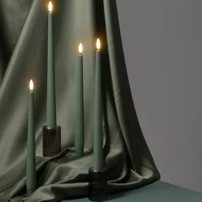 Éclairage LED - Slim Taper Candles - 2 Pack - Moss Green - PIFFANY COPENHAGEN