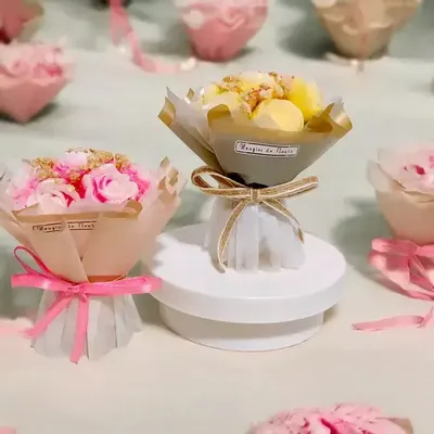 Candles - Mini Floral Candle Bouquet – Round Scented Gift - WIRAWIRI