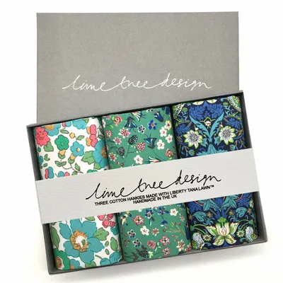Prêt-à-porter - 3 mouchoirs fabriqués avec Liberty Tana Lawn - Le Voleur de fraises - LIME TREE DESIGN