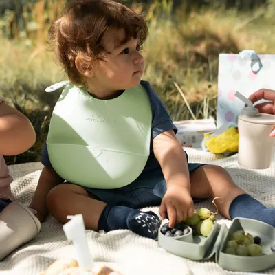 Repas pour enfant - Bavoir en silicone Roll & Lock – Citron vert - MINIWARE AB