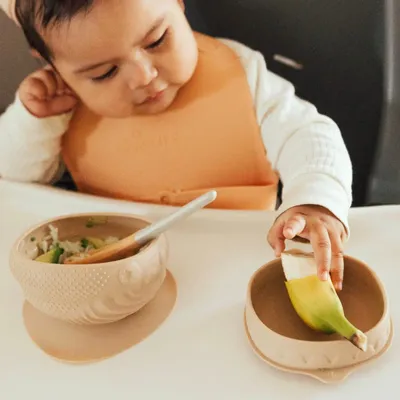 Repas pour enfant - Bavoir en silicone Roll & Lock – Caramel - MINIWARE AB
